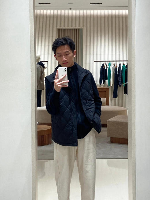 男士轻柔涤纶衬衫式羽绒马甲 欧洲进口轻薄羽绒面料 立体绗缝走线精致 轻量90鹅绒 立领设计 商品图5