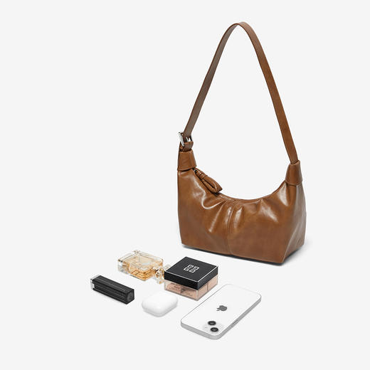 【云粉节】BF楼百思图2025冬季新款饺子包时尚潮流单肩斜挎包女TY074DX5吊牌价599.现价299 商品图4