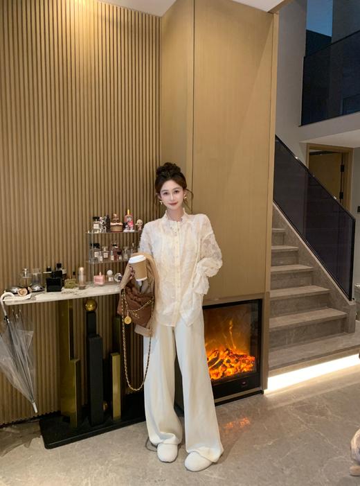 现货  重工蕾丝剪花宽松浪漫上衣 商品图1