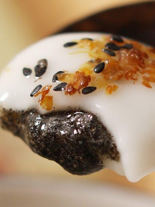 缸鸭狗家汤圆，纯净版黑芝麻汤圆! 水磨工艺，外皮软糯有嚼劲，内馅细腻香甜，独有的桂花醇香，老底子的宁波味道！ 商品图6