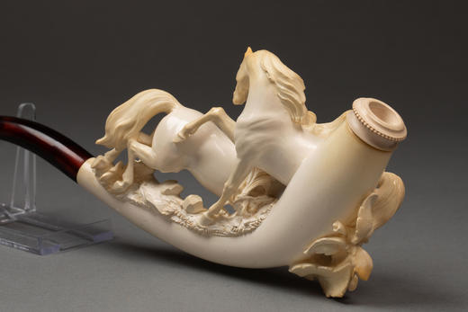 独角鹿西洋古董1870-1880年代奥地利出品安布罗石烟嘴装饰骏马主题精雕海泡石烟斗 带原盒 商品图3