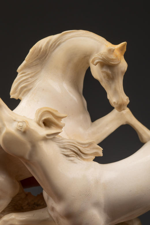 独角鹿西洋古董1870-1880年代奥地利出品安布罗石烟嘴装饰骏马主题精雕海泡石烟斗 带原盒 商品图7