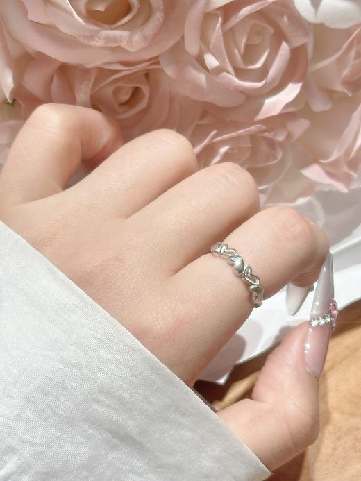 卡蒂罗KADER  小桃心女戒 在逃公主925银心心相连镂空爱心设计可调节戒 甜蜜守护俏皮女友闺蜜款 简约大方百搭 商品图4