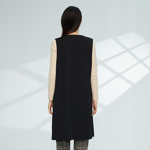 VIVIAN LIU薇薇安刘R2343107秋女装新款大V领一粒扣宽松长款马甲 商品图1