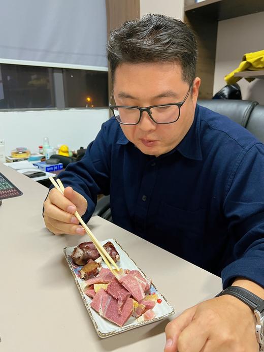 【云南特产 宣威火腿】带皮雪花肉  农家老火腿  真空包装 中方/上方/排骨香肠三个规格可选 商品图1