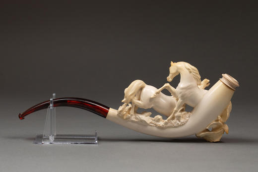 独角鹿西洋古董1870-1880年代奥地利出品安布罗石烟嘴装饰骏马主题精雕海泡石烟斗 带原盒 商品图2