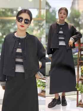 585485抽绳领羊绒短款大衣