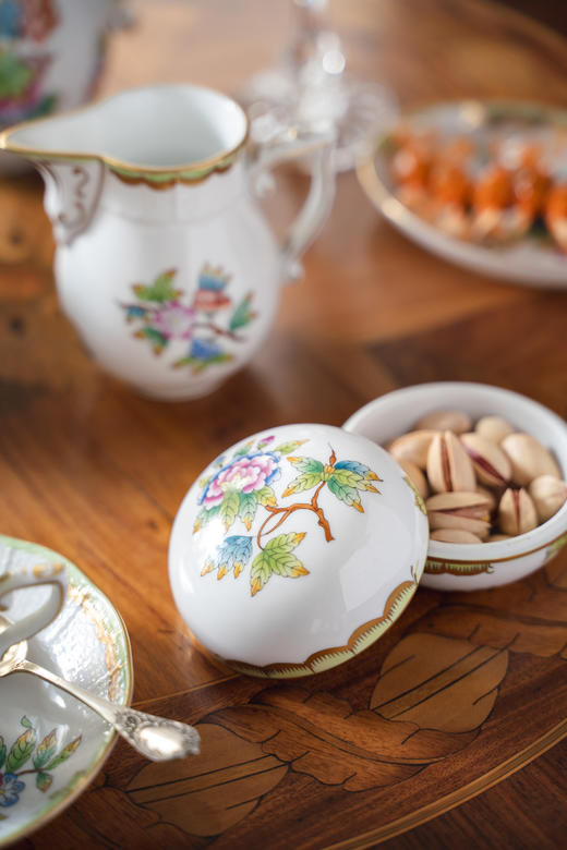 独角鹿西洋古董20世纪匈牙利赫伦瓷窑出品「维多利亚女王」系列主题手绘描金装饰下午茶瓷器套件 商品图3