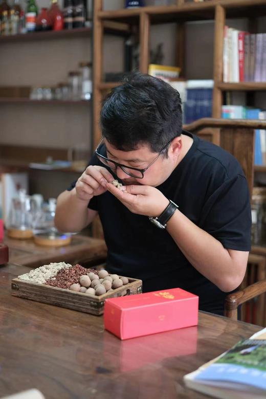 【南师艾脐贴】肚脐贴 南怀瑾原方配比 传承古法 手工制作  无添加 50g/瓶+50片方形贴 商品图2