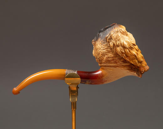 独角鹿西洋古董 1870年代奥地利出品纯银及安布罗石烟嘴装饰猎犬主题精雕海泡石烟斗 商品图2