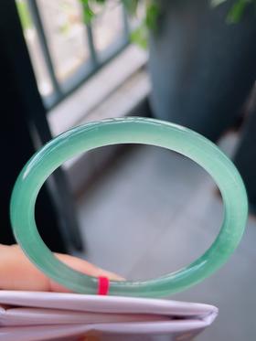 54圆条翡翠手镯