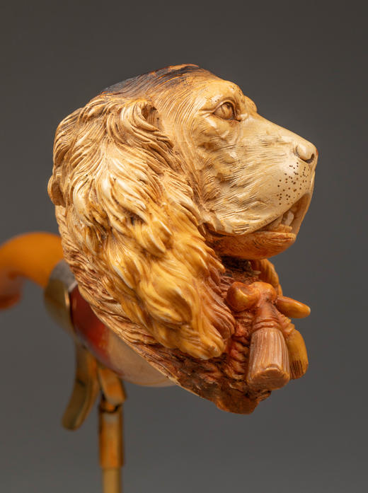 独角鹿西洋古董 1870年代奥地利出品纯银及安布罗石烟嘴装饰猎犬主题精雕海泡石烟斗 商品图5