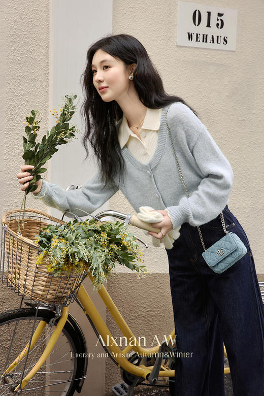 鹿向南「陷进温柔」蓝色针织毛衣女早秋新款杏色无袖背心时尚套装 商品图5