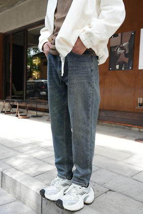 539731638A简约经典牛仔裤