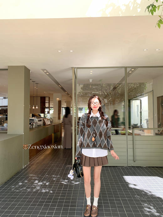 <曾小咸推荐> 现货秒杀！微信超特价！学院风菱格圆领套头毛衣 日常189.99 立减100 秒杀89.99！ 商品图6