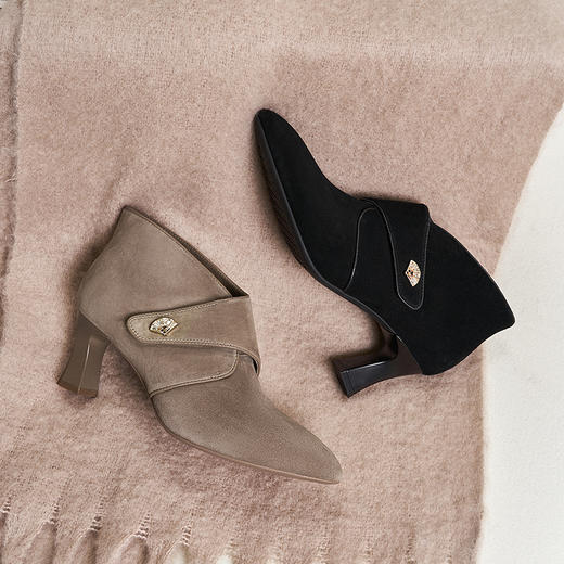【静音系列】千百度粗高跟时装靴女秋冬新款短靴通勤羊皮踝靴A25588702 商品图1