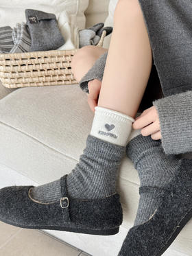 4双一组！暖芙芙羊毛女袜秋冬长筒袜  小爱心、蝴蝶结刺绣+经典条纹 潮流格雷灰色系  超细柔软羊毛 保暖抗寒