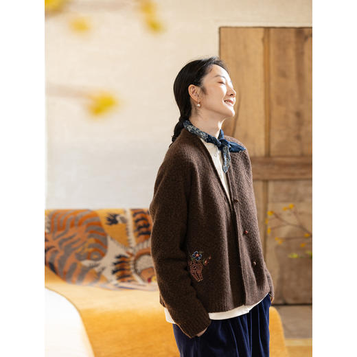 牧衣游原创 羊羔绒混织手工刺绣毛织外套冬蓬松保暖百搭开衫 风阙 商品图1