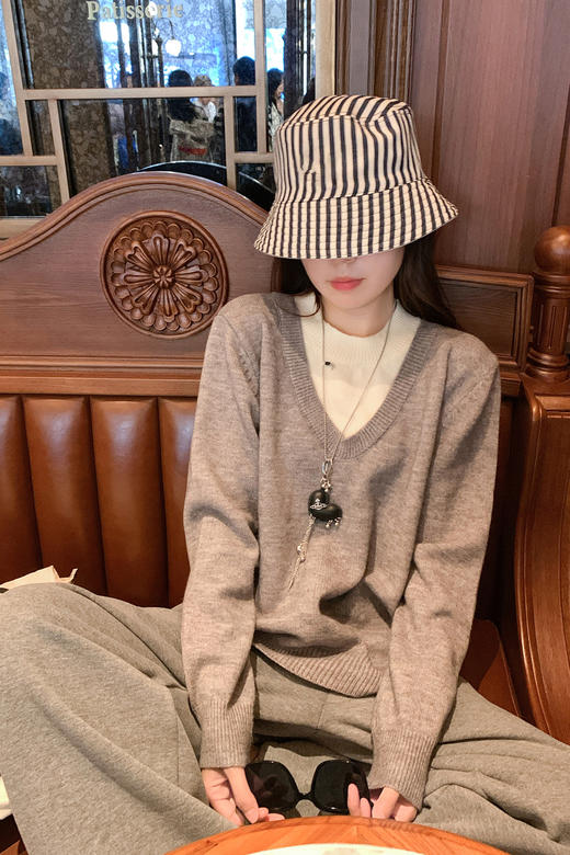 <曾小咸推荐> 灰色V领时尚毛衣女 商品图5