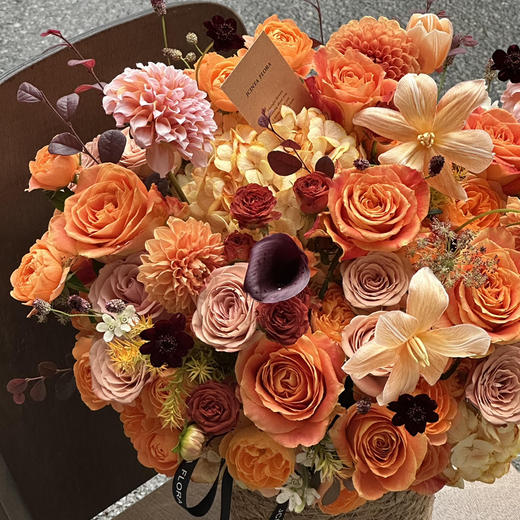 《秋意浓🍁🌰🍂》奶油桃子欢乐颂玫瑰郁金香秋葵花篮 商品图1