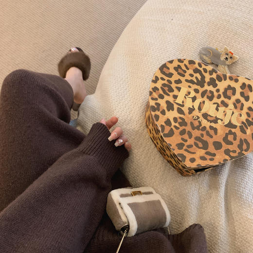 福利 金蘑菇菇 迷人弧度 / 遮肉肉满分 慵懒风羊绒半裙 商品图11