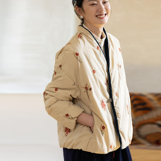 牧衣游原创 匹绣95红嘴雁羽绒短外套冬季新款蓬松保暖羽绒服 宋栀 商品图0