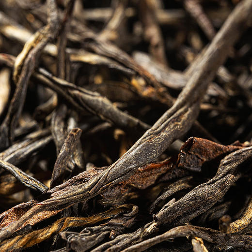 【七彩云南1939滇香之源•滇红茶系列】甄选云南各大茶区优质茶青 匠造高香滇红 根据原料特色，优化改进萎凋、揉捻 发酵、烘焙等工艺环节 造就产品独特的醇蜜口感 2种规格任选 商品图3