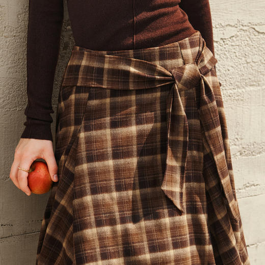 OLrain欧芮儿2025新款女冬季美拉德格子不规则设计感中腰半身裙 商品图1