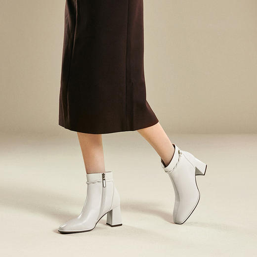 【静音系列】千百度轻奢羊皮靴女粗高跟时装靴短靴子A25588505 商品图2