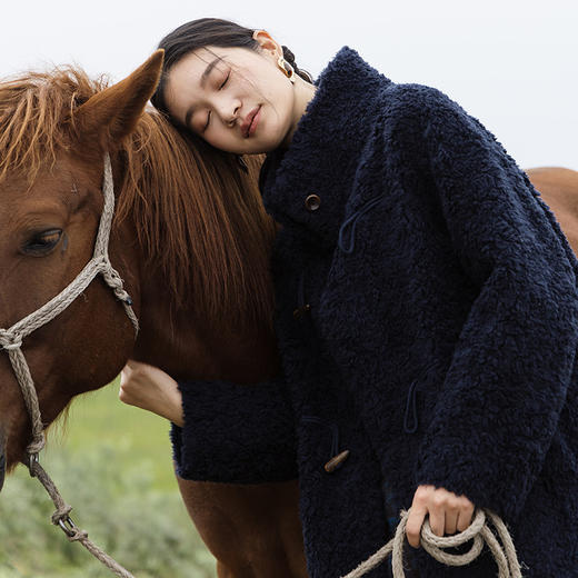 绽放711朵/新款宽松羊羔毛半高领加厚保暖中长款外套女冬休闲上衣 商品图1