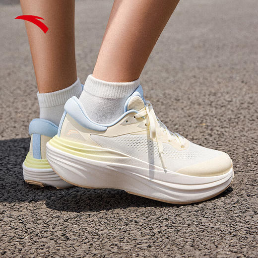 安踏旅步2S丨跑步鞋女PG7缓震回弹运动鞋女耐磨舒适运动鞋子112535545 象牙白/微蛋白/水天蓝-3 商品图3