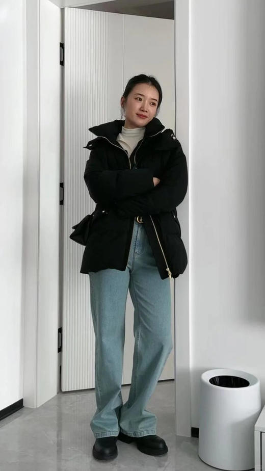 精纺羊毛白鹅绒羽绒服 重磅高暖羽绒 内填高质90鹅绒 恰当松量 周身立体绗缝 甄选100%品质绵羊毛面料 立体微阔袖型 商品图8