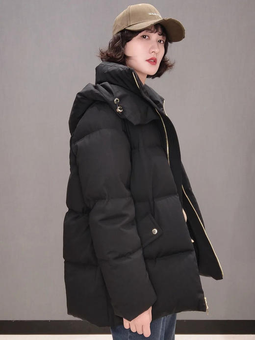 精纺羊毛白鹅绒羽绒服 重磅高暖羽绒 内填高质90鹅绒 恰当松量 周身立体绗缝 甄选100%品质绵羊毛面料 立体微阔袖型 商品图3