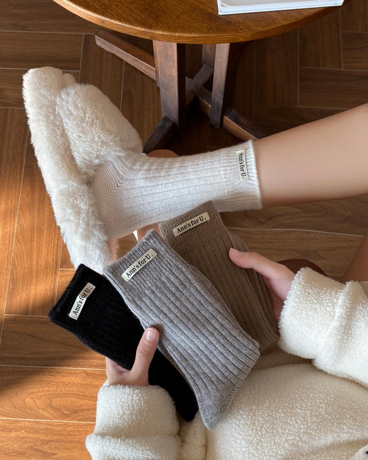 4双一组！暖芙芙羊毛女袜纯色英文布标  经典黑白灰棕色系 百搭好看软糯糯羊绒、加厚保暖抗寒 商品图3