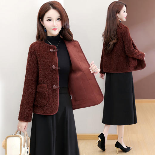 QYM 25YS46-Y时尚小香风皮毛一体短款外套气质上衣 商品图2