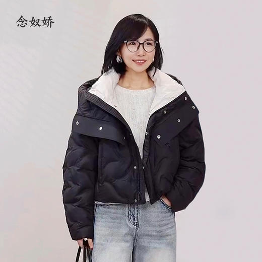 【商场同款】CNO5094 “ 双色短羽绒服 ” 轻盈短巧~温暖包裹感，里外撞色时尚感十足，领口双层挡风条温暖您的冬日 商品图0