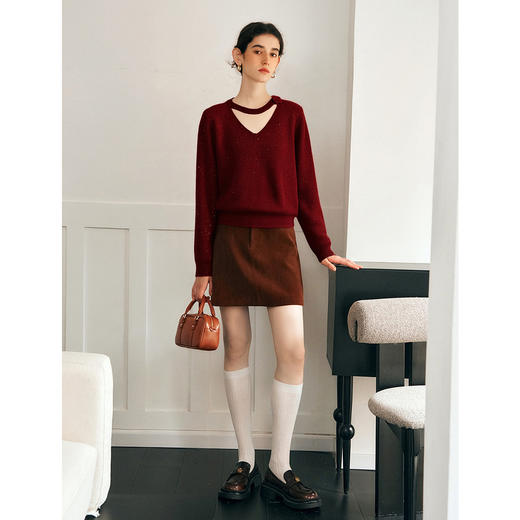 OLrain欧芮儿2025新款女冬季法式显白红色珠片V领挂脖套头毛衣 商品图2