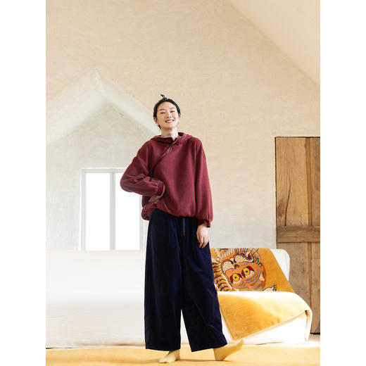 牧衣游原创 老虎与花手工刺绣卫衣舒适保暖厚实红色百搭上衣 萃里 商品图3