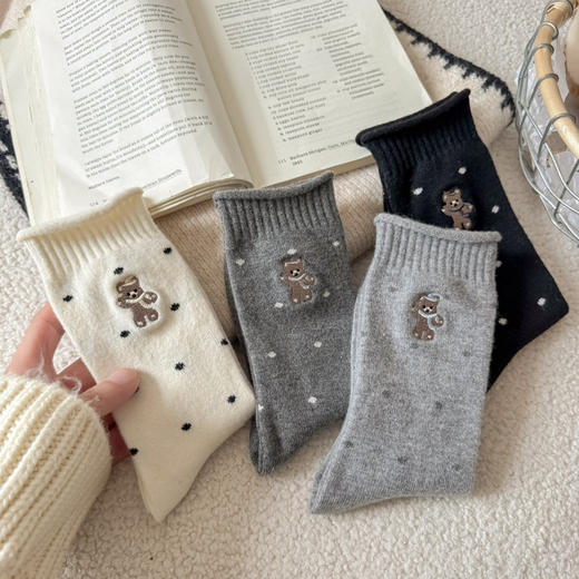 4双一组！暖芙芙羊毛女袜超可爱小熊刺绣+经典小圆点秋冬超细柔软羊毛、加厚保暖长筒袜 商品图6