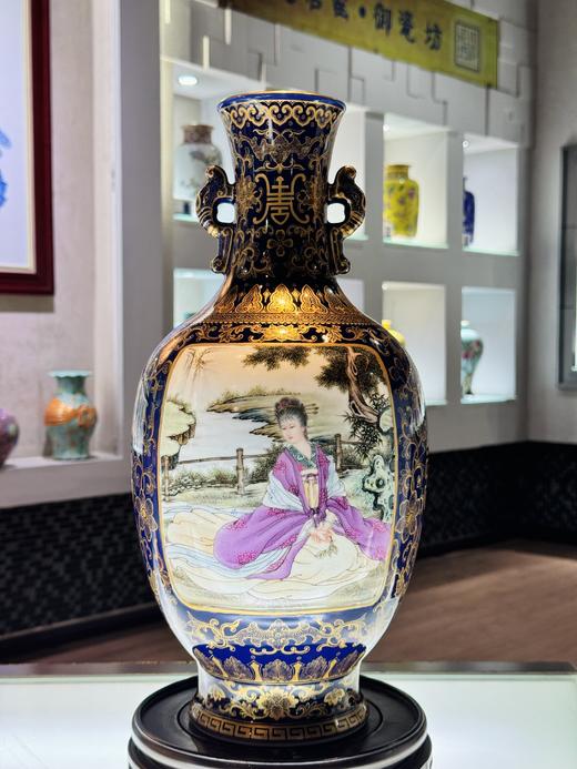 霁蓝描金开窗美女双耳瓶 商品图0