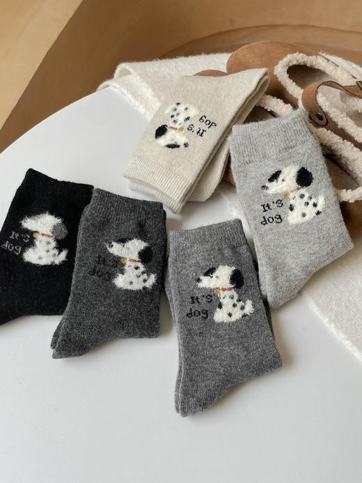 4双一组！暖芙芙羊毛女袜  超可爱植绒小狗、黑白灰经典色系秋冬长筒袜 超细柔软羊毛、保暖抗寒 商品图7