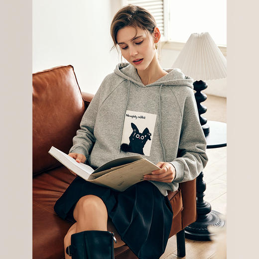 OLrain欧芮儿法式灰色连帽印花套头卫衣女秋季2025新款宽松上衣 商品图3