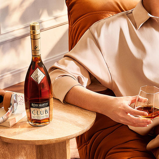【RémyMartin】人头马优质700ml CLUB级香槟干邑白兰地进口洋酒 商品图1