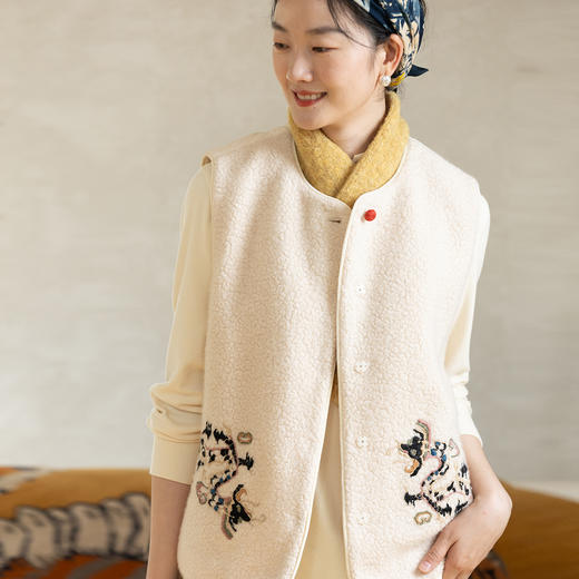 牧衣游原创 羊羔绒手绣马夹女冬季新款古朴民族风文艺开衫 又见海 商品图0