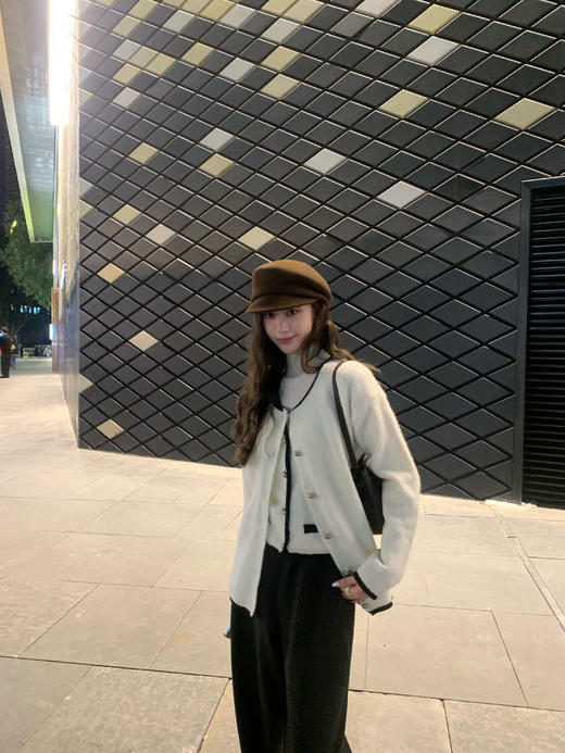 Read Nameless /小香风羊毛厚马甲+开衫  2025/10/23 商品图6