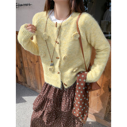 <曾小咸推荐> 现货秒杀！微信超特价！立体花朵针织开衫 日常189.99 立减100 秒杀89.99！！碎花半身裙 秒杀89.99！ 商品图1