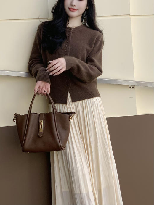 【百图lulu定制】【四色软糯针织衫】仿马海毛 单排扣 圆领 软糯 长袖 针织衫 商品图13