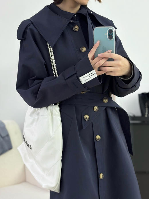 专柜实拍【官网1k+两件套装】拉夏贝尔/La Chapelle摩登风范、挺括不凡高级感风衣套装提升气质长裙+坎肩外套 商品图8