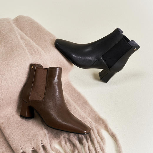千百度粗高跟羊皮弹力袜靴女时装靴显瘦烟筒靴短靴子A25581019 商品图1