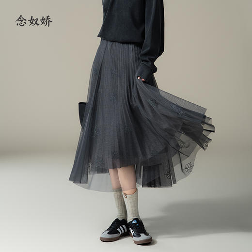 【商场同款】CNS4850 “秋叶纱裙” 深灰色 气质优雅 刺绣枫叶图案 浪漫有质感 经典小A裙型 包容身材 顺色松紧腰 更舒适网纱半裙 商品图0